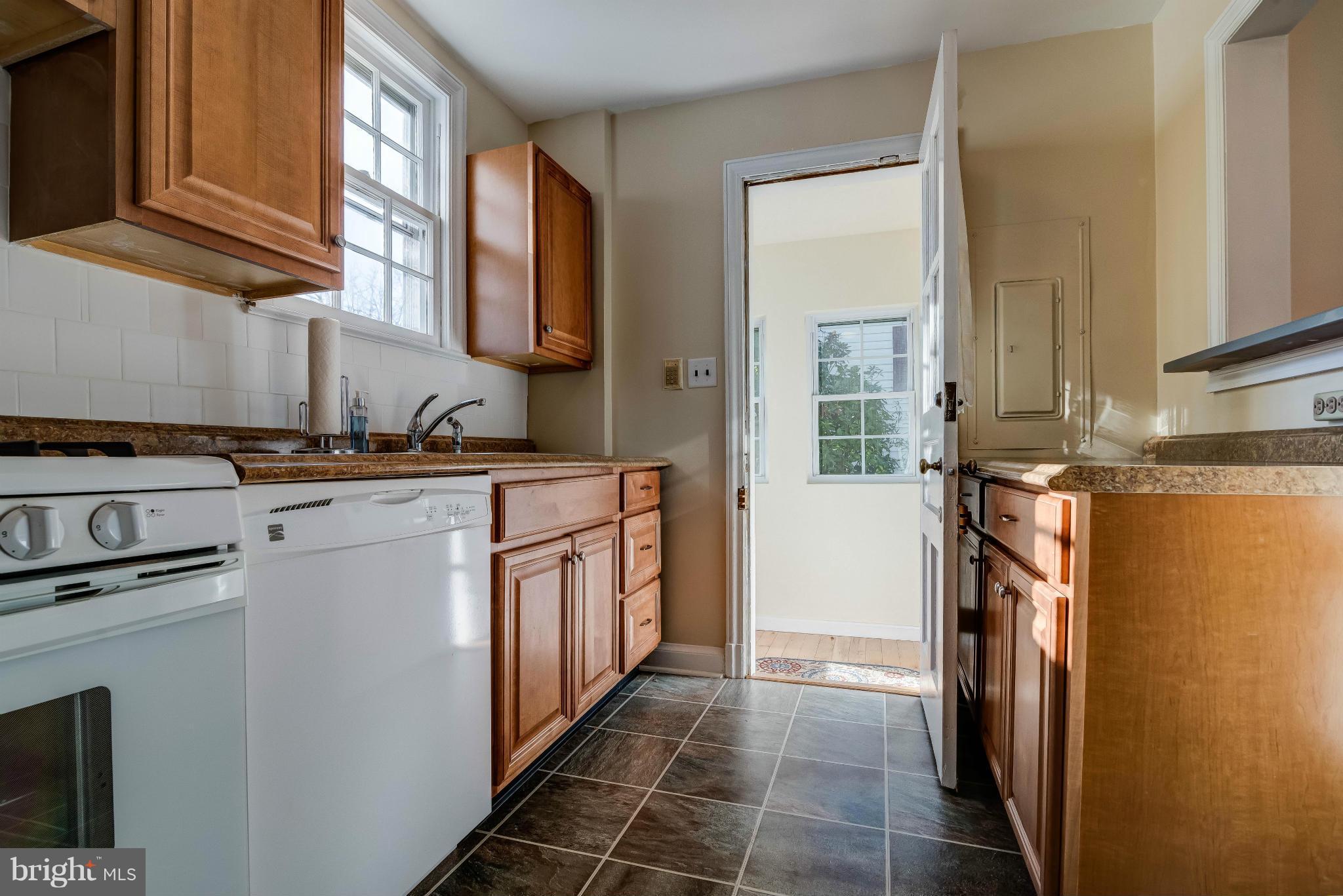 6205 Landover Road Cheverly, MD 20785 - Photo 6 of 30 Kitchen
