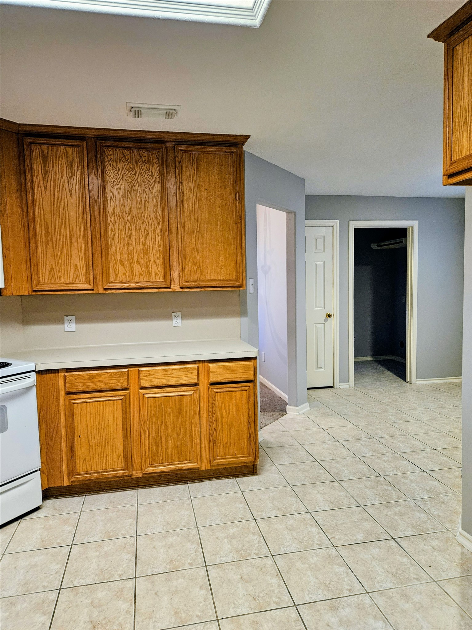kitchen to Breakfast room