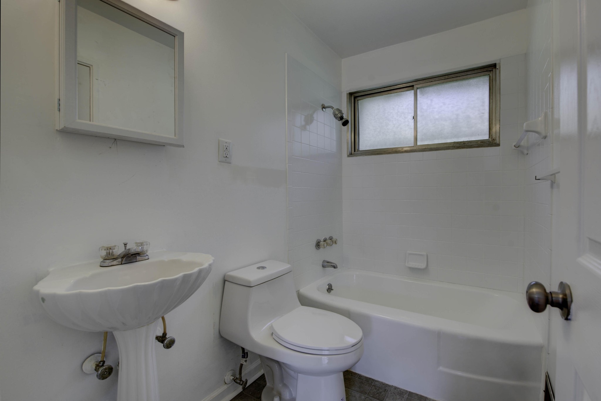 119 Alger Road Oak Ridge, TN 37830 - Photo 14 of 22 a bathroom with a sink toilet and bathtub
