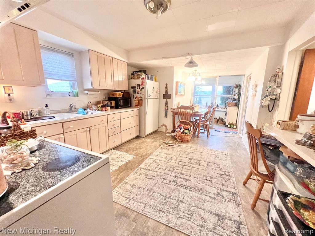 8406 West Farrand Road Montrose, MI 48457 - Photo 7 of 16