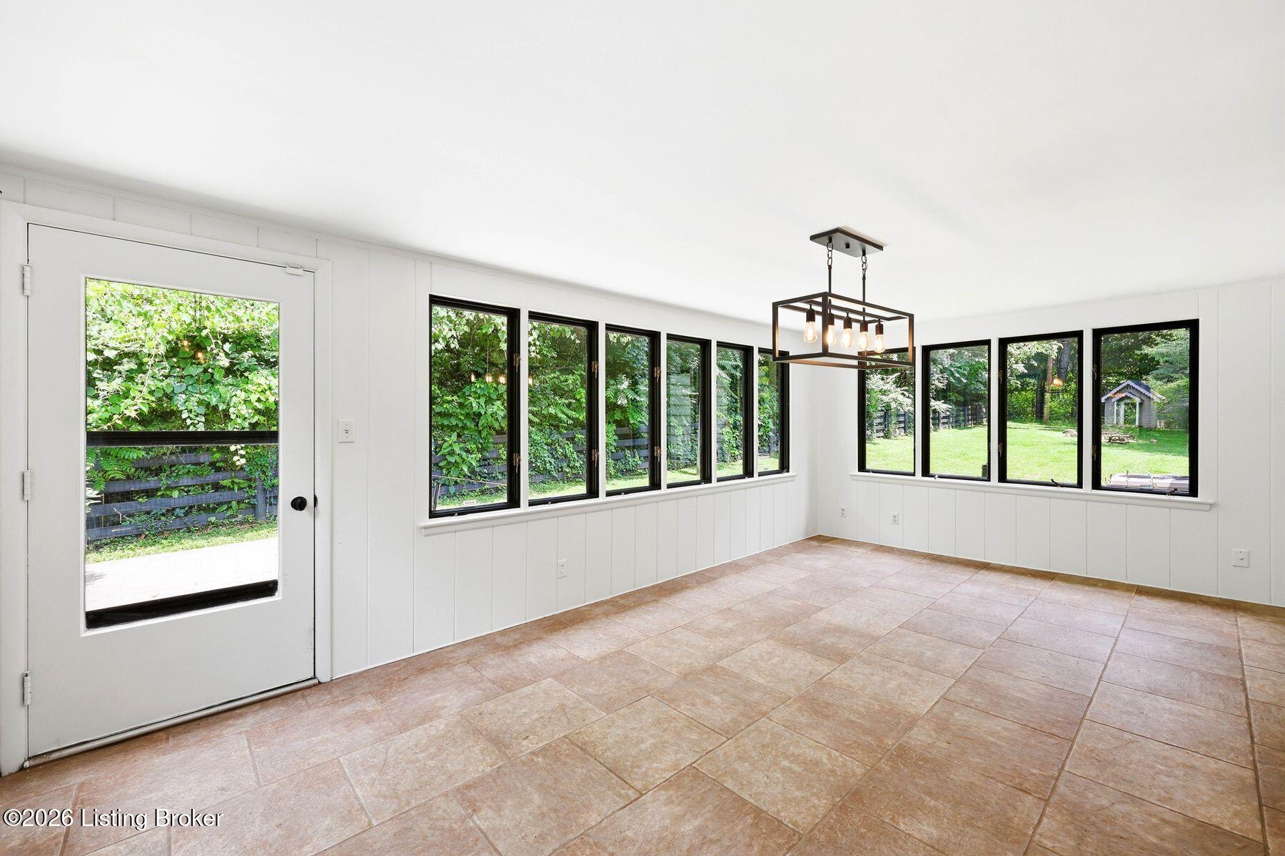 1007 Evergreen Road Anchorage, KY 40223 - Photo 14 of 58 photo_online_013