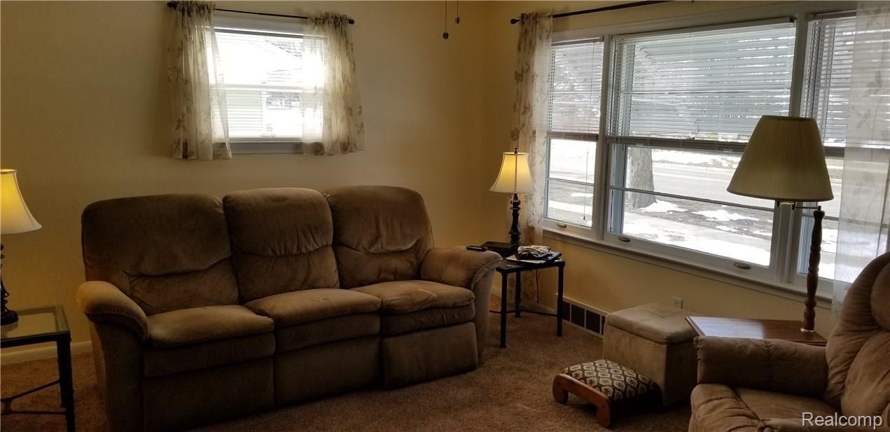 527 Byron Road Howell, MI 48843 - Photo 7 of 24 bryon 3.jpg