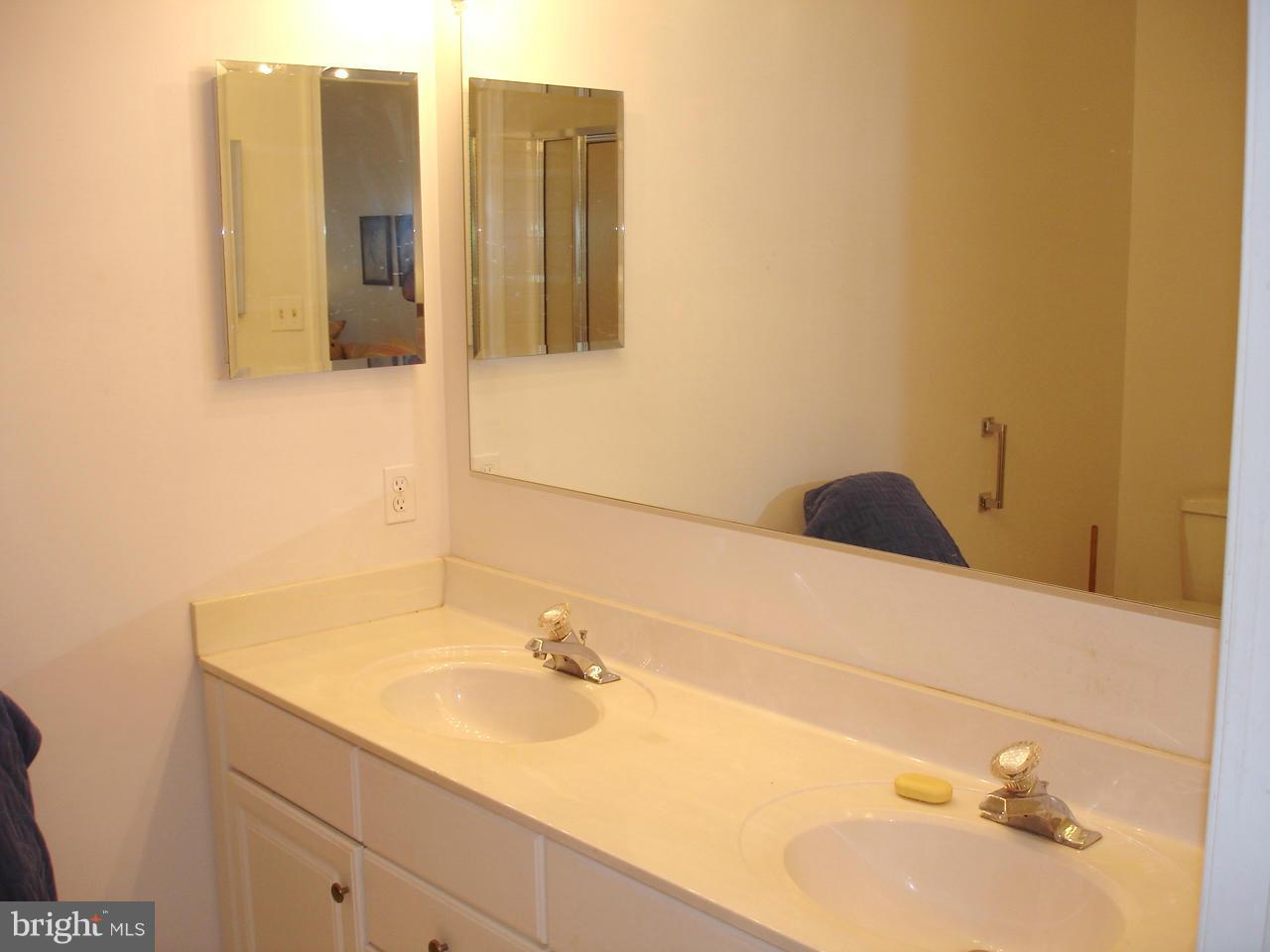 413 Rockfleet Road, Unit 101 Lutherville-Timonium, MD 21093 - Photo 13 of 27 MASTER BATH WITH DUAL VANITIES