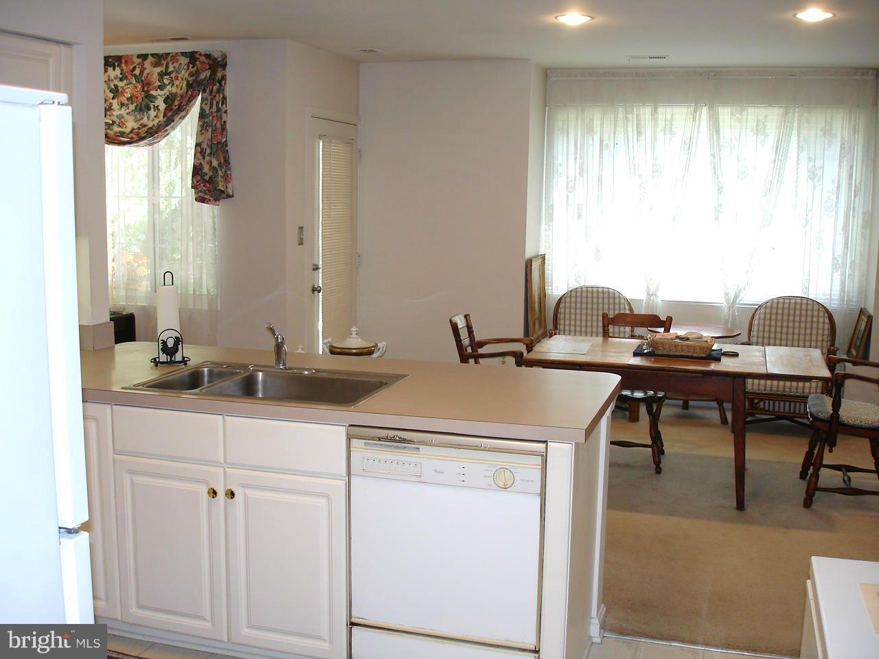 413 Rockfleet Road, Unit 101 Lutherville-Timonium, MD 21093 - Photo 7 of 27 KITCHEN / DINING ROOM VIEW