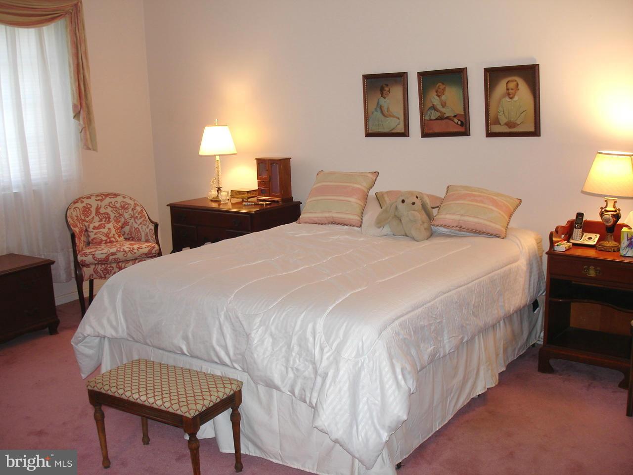 413 Rockfleet Road, Unit 101 Lutherville-Timonium, MD 21093 - Photo 9 of 27 LARGE MASTER BR WITH MBA / WALK-IN CLOSETS