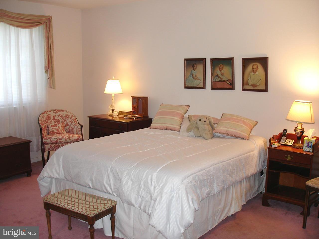 413 Rockfleet Road, Unit 101 Lutherville-Timonium, MD 21093 - Photo 10 of 27 LARGE MASTER BR WITH MBA / WALK-IN CLOSETS