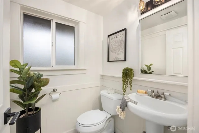 $1,395,000 | 1585 Park View Drive Northeast, Bainbridge Island, WA 98110