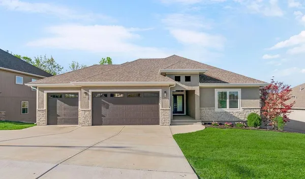 $650,000 | 9831 Promenade Drive, Parkville, MO 64152