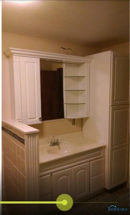 15625 Harris Road Defiance, OH 43512 - Photo 25 of 27 REMODELED LOWER BATH