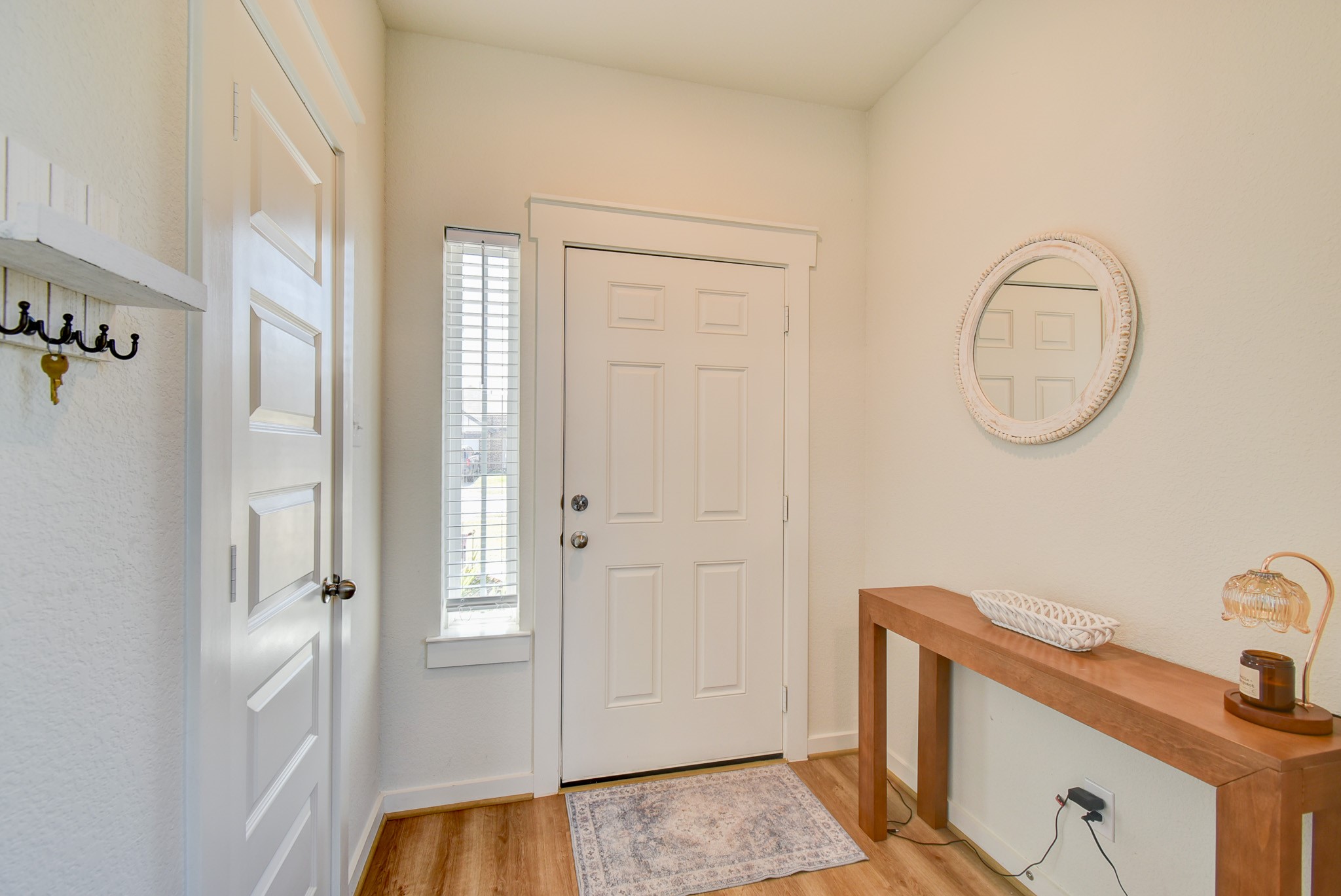 205 Laura Leigh Lane Angleton, TX 77515 - Photo 5 of 29 Entryway