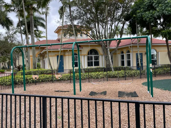 $399,000 | 3121 North Evergreen Circle, Boynton Beach, FL 33426