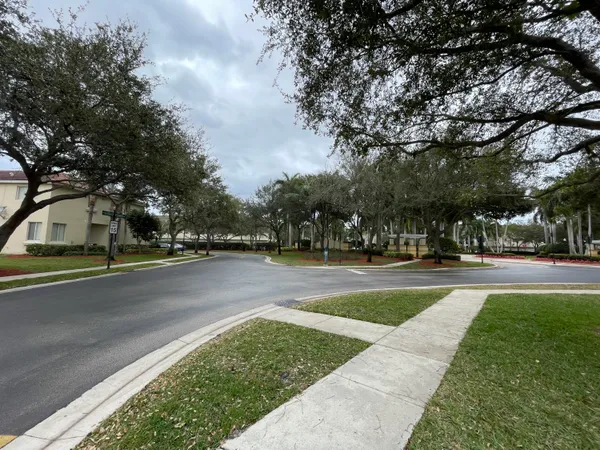 $399,000 | 3121 North Evergreen Circle, Boynton Beach, FL 33426