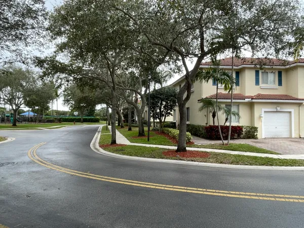 $399,000 | 3121 North Evergreen Circle, Boynton Beach, FL 33426