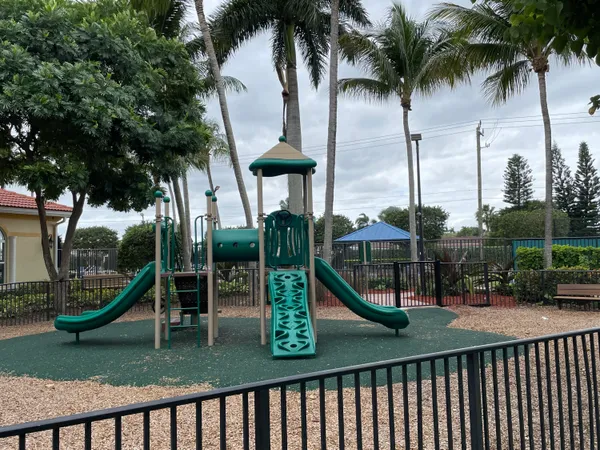 $399,000 | 3121 North Evergreen Circle, Boynton Beach, FL 33426