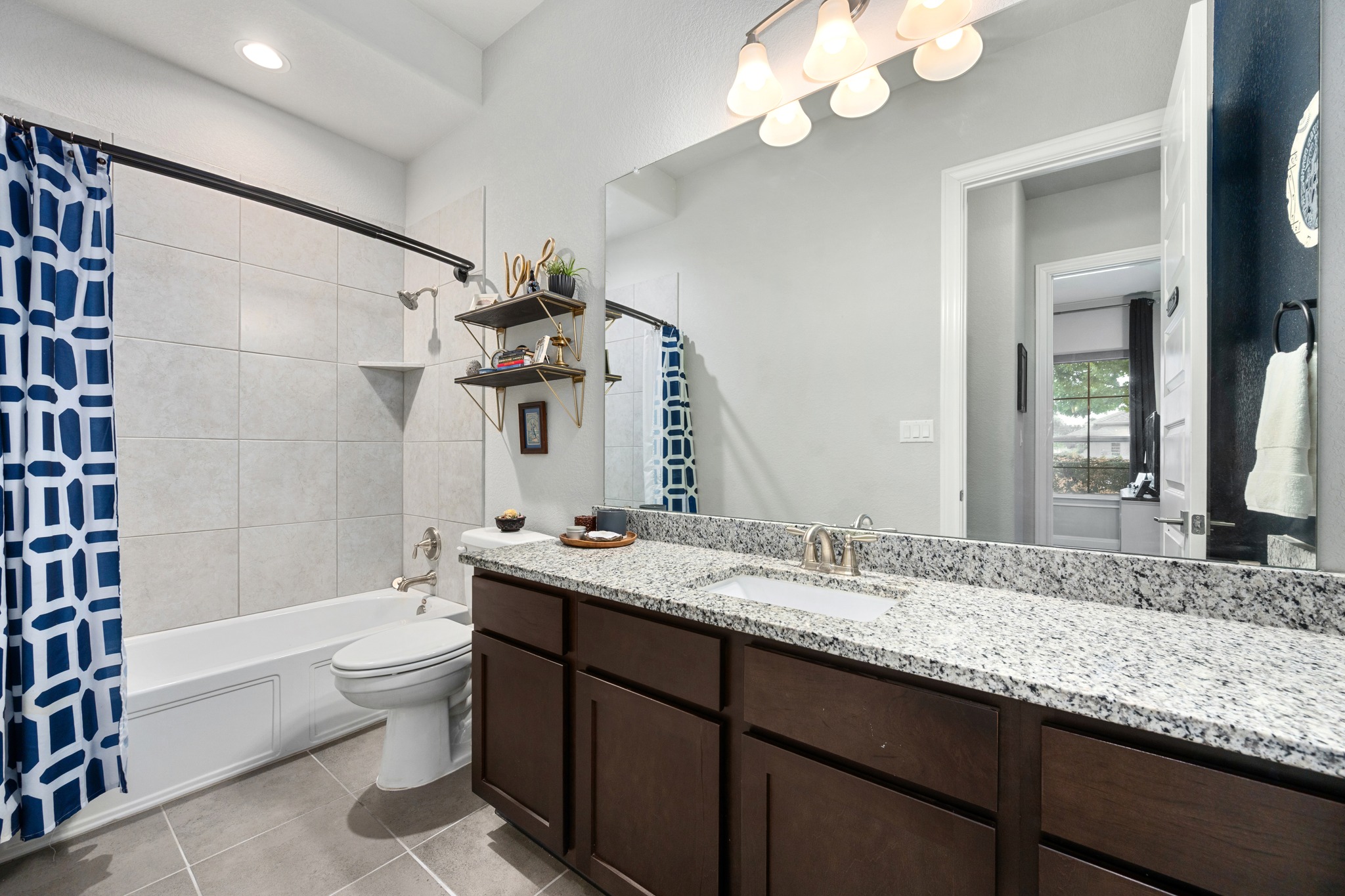 3925 Tavarez Street Round Rock, TX 78628 - Photo 20 of 27 Second bath