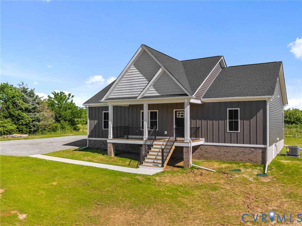 3289 Cumberland Road Cumberland, VA 23040 - Photo 28 of 29 a front view of a house with a yard