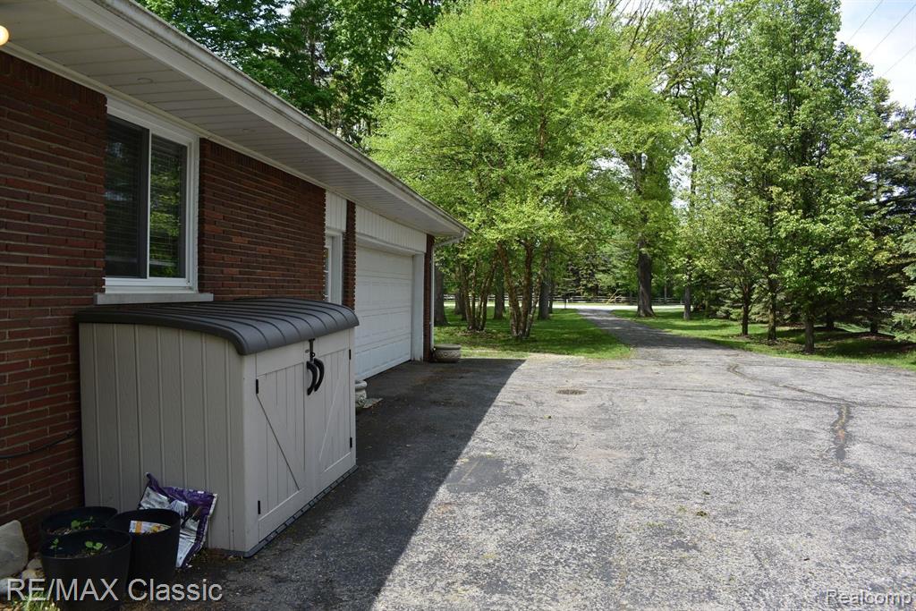 31974 Lahser Road Beverly Hills, MI 48025 - Photo 28 of 40