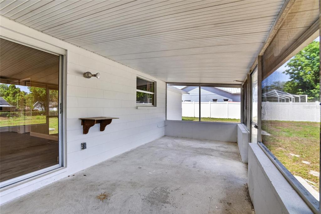 2340 Merrily Circle South Seffner, FL 33584 - Photo 39 of 52 a view of an empty room with a window
