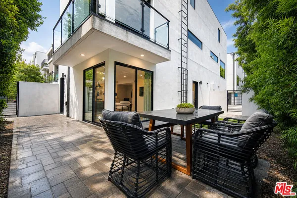 $1,895,000 | 11614 Colfax Meadow Lane, Studio City, CA 91604