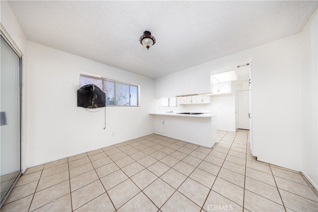 10686 Jamul Road Apple Valley, CA 92308 - Photo 9 of 23 Dining room with bonus room