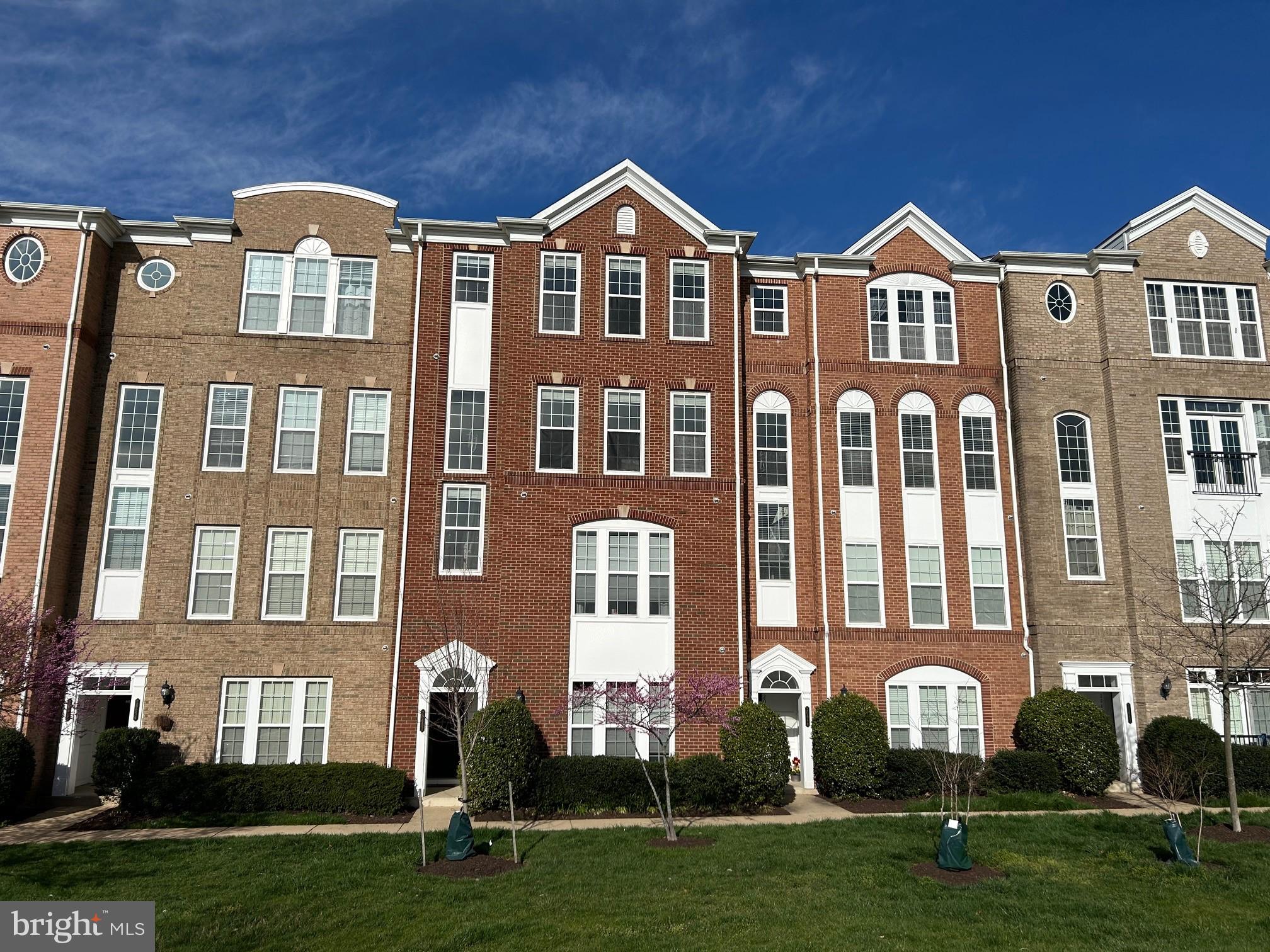 20630 Sibbald Square Ashburn, VA 20147 - Photo 2 of 8