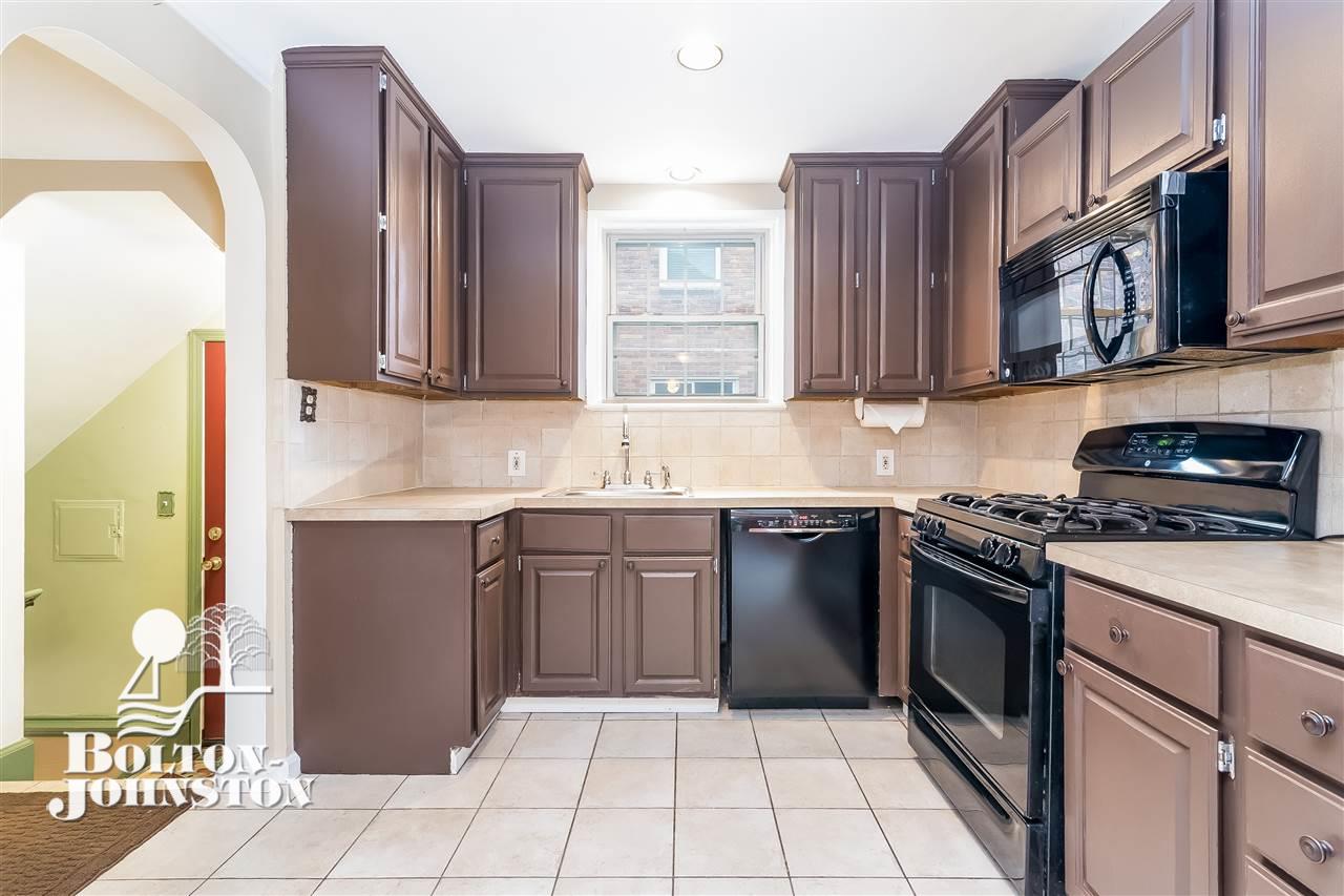 1363 Cadieux Road Grosse Pointe, MI 48230 - Photo 7 of 35 31368611-6.JPG