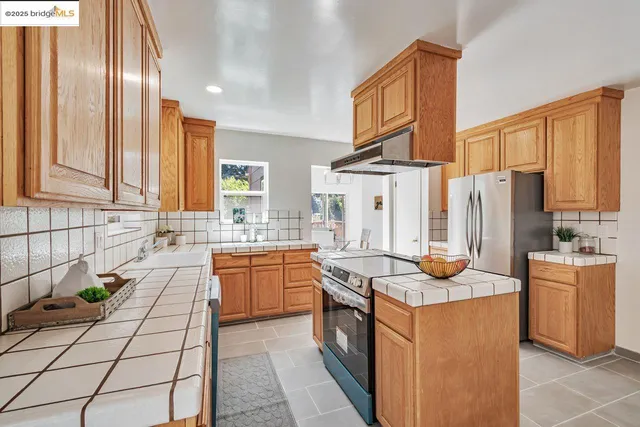 $1,199,000 | 6659 Exeter Drive, Oakland, CA 94611