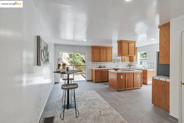 $1,199,000 | 6659 Exeter Drive, Oakland, CA 94611