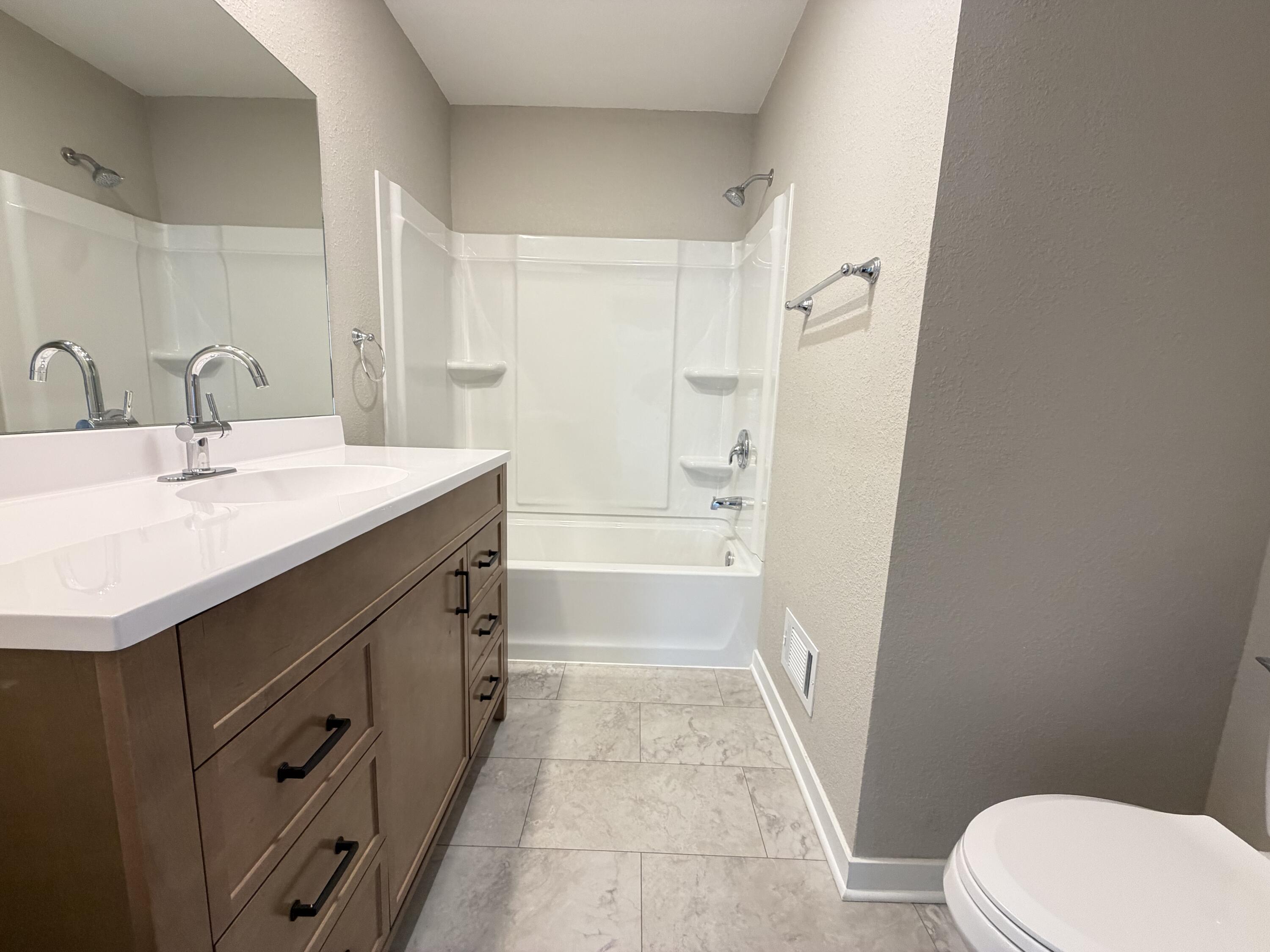 1010 Shorecrest Drive Racine, WI 53402 - Photo 4 of 14 Bathroom