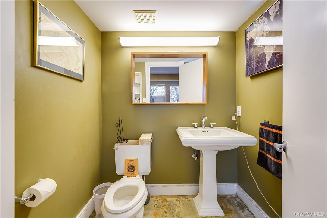 910 Rte 9W Nyack, NY 10960 - Photo 13 of 36 Ground Floor Powder Room