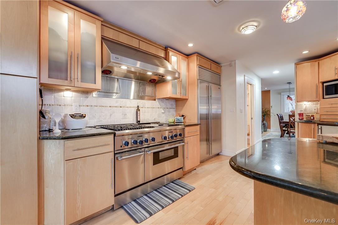 910 Rte 9W Nyack, NY 10960 - Photo 17 of 36 Kitchen facing south