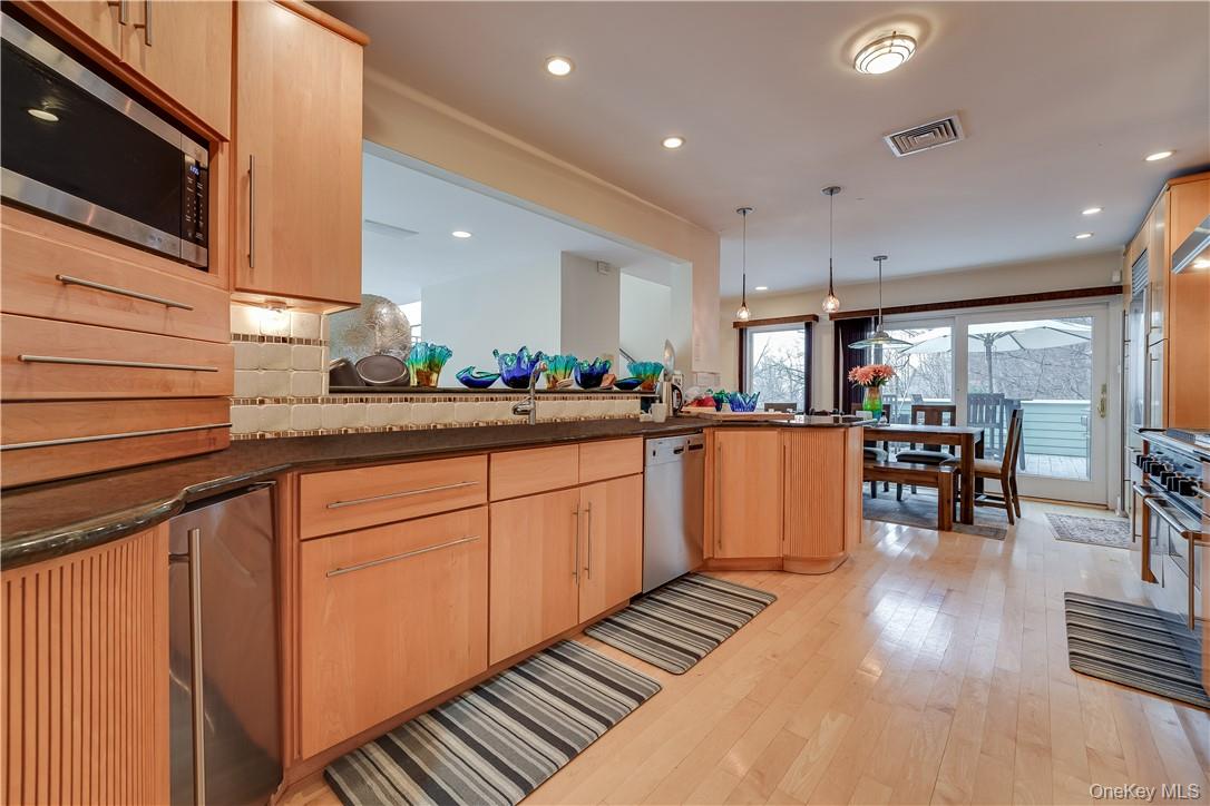 910 Rte 9W Nyack, NY 10960 - Photo 18 of 36 Kitchen Facing North and top tier Deck