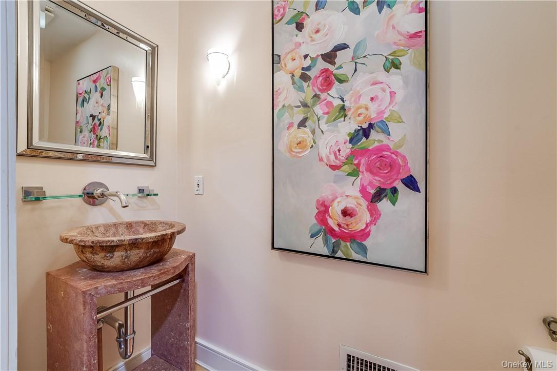 910 Rte 9W Nyack, NY 10960 - Photo 19 of 36 Guest Bathroom