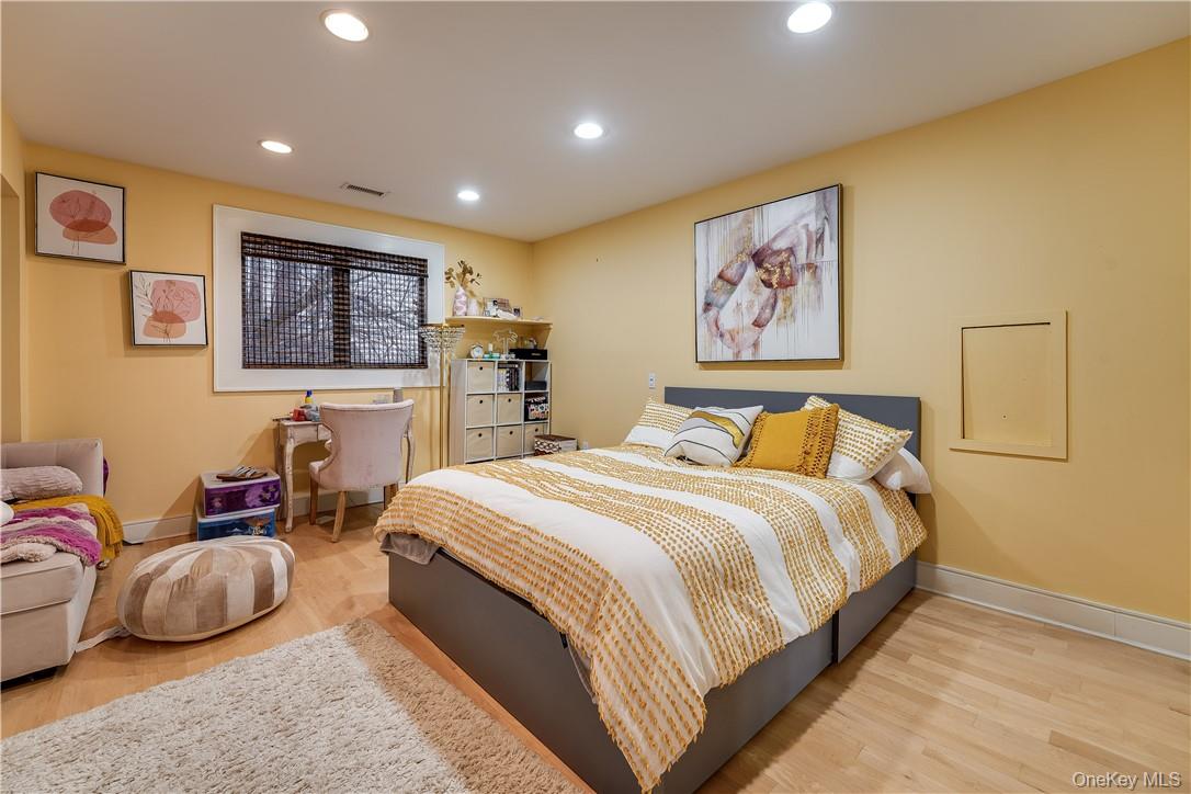 910 Rte 9W Nyack, NY 10960 - Photo 30 of 36 2nd Bedroom with Laundry Shoot