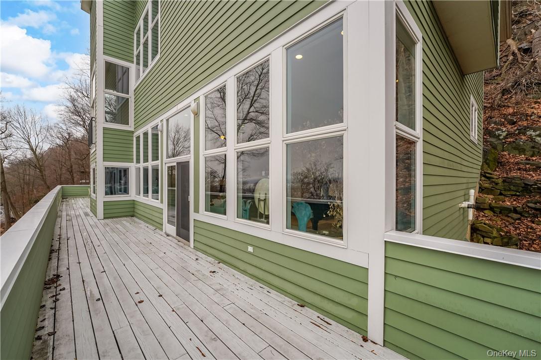 910 Rte 9W Nyack, NY 10960 - Photo 9 of 36 Lower Deck Facing South