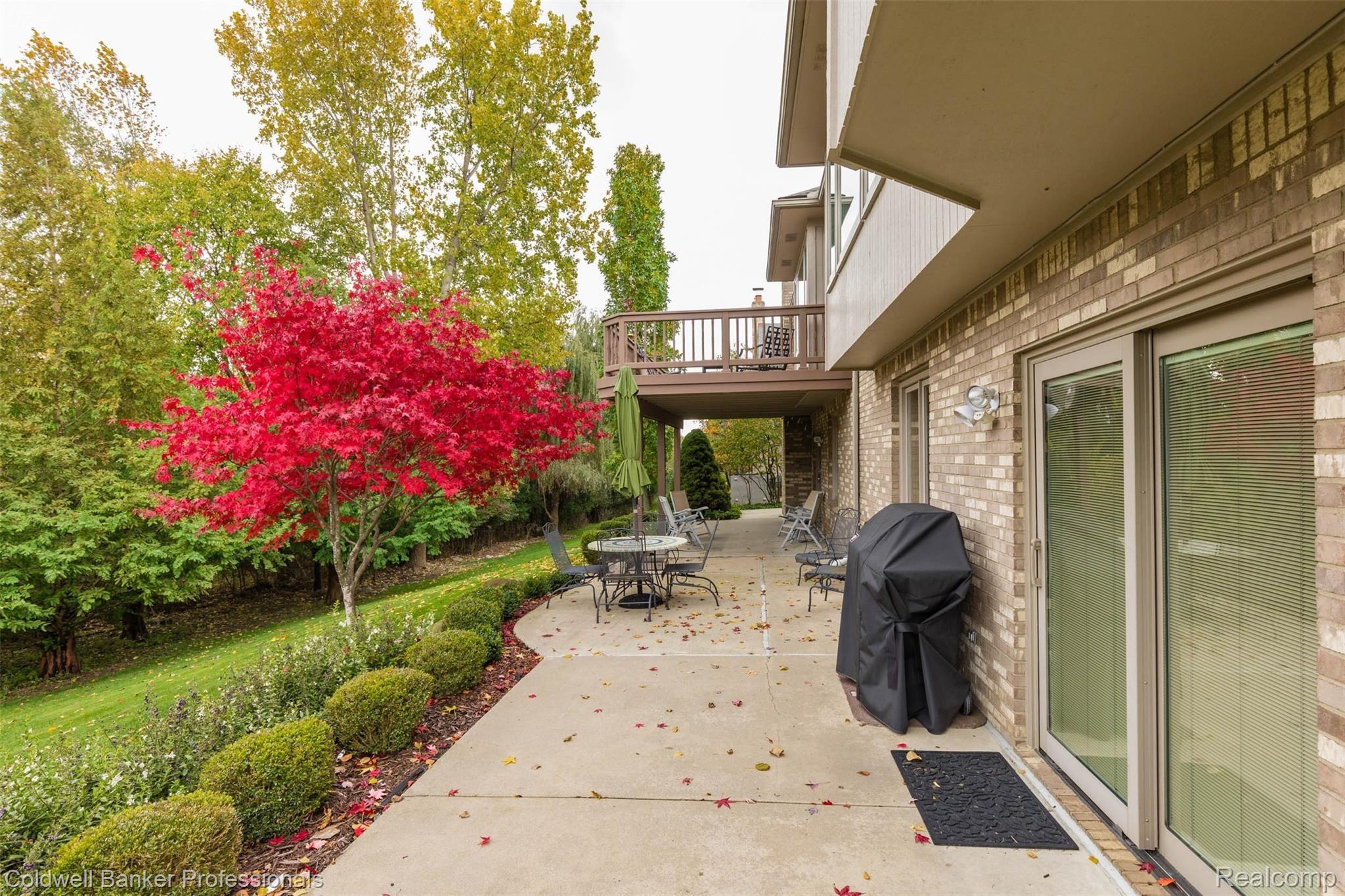 2040 Reagan Drive Rochester, MI 48309 - Photo 38 of 42 Patio