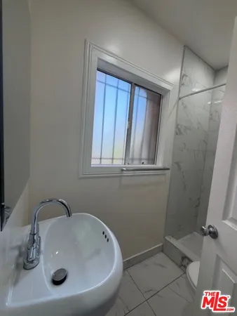 $1,095 | 738 New Hampshire Avenue, Unit 104, Los Angeles, CA 90005