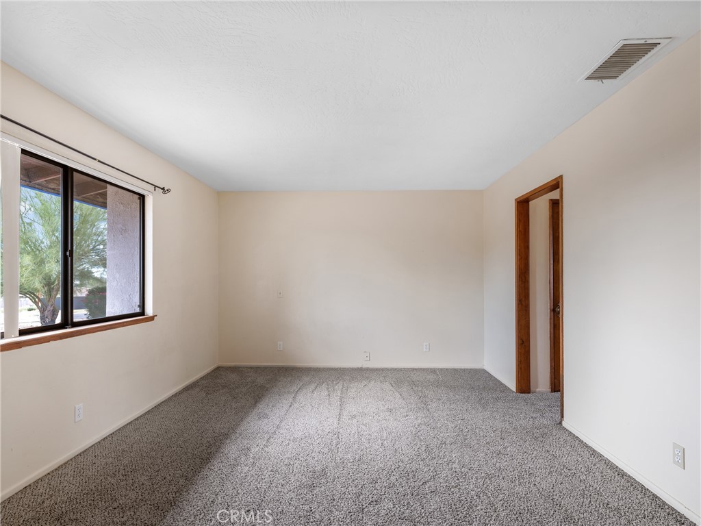 19236 Hupa Road Apple Valley, CA 92307 - Photo 24 of 44 an empty room with a window