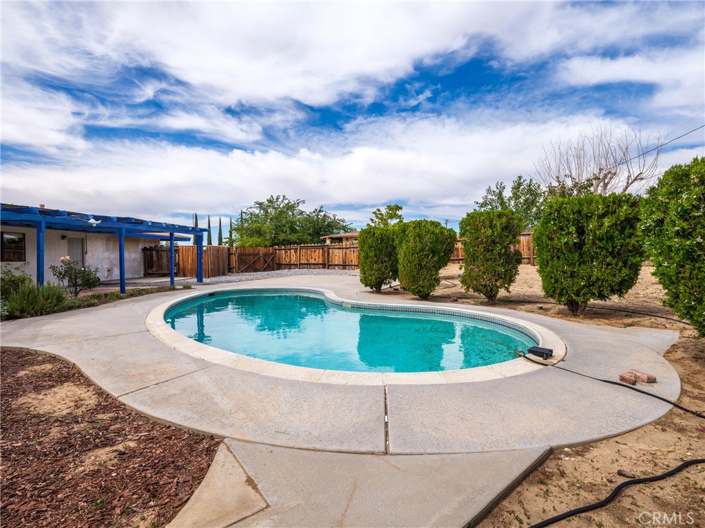 19236 Hupa Road Apple Valley, CA 92307 - Photo 7 of 44 a view of outdoor space and yard