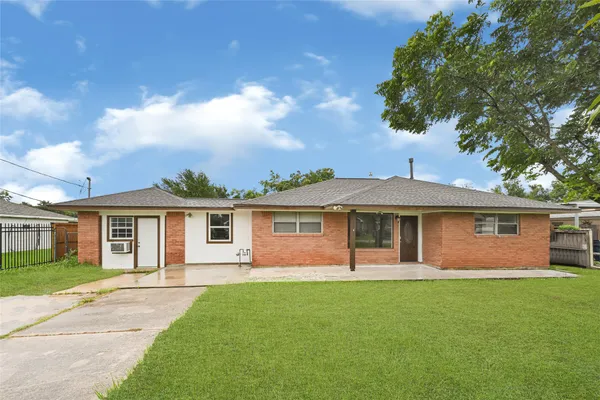 $2,200 | 1407 Avenue I, South Houston, TX 77587