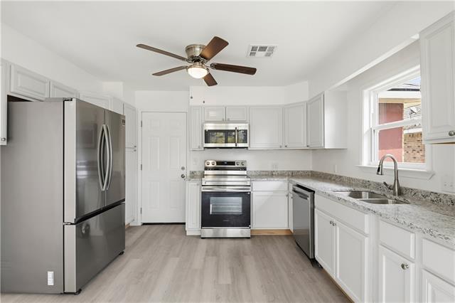 1820 Kings Row Slidell, LA 70461 - Photo 5 of 27