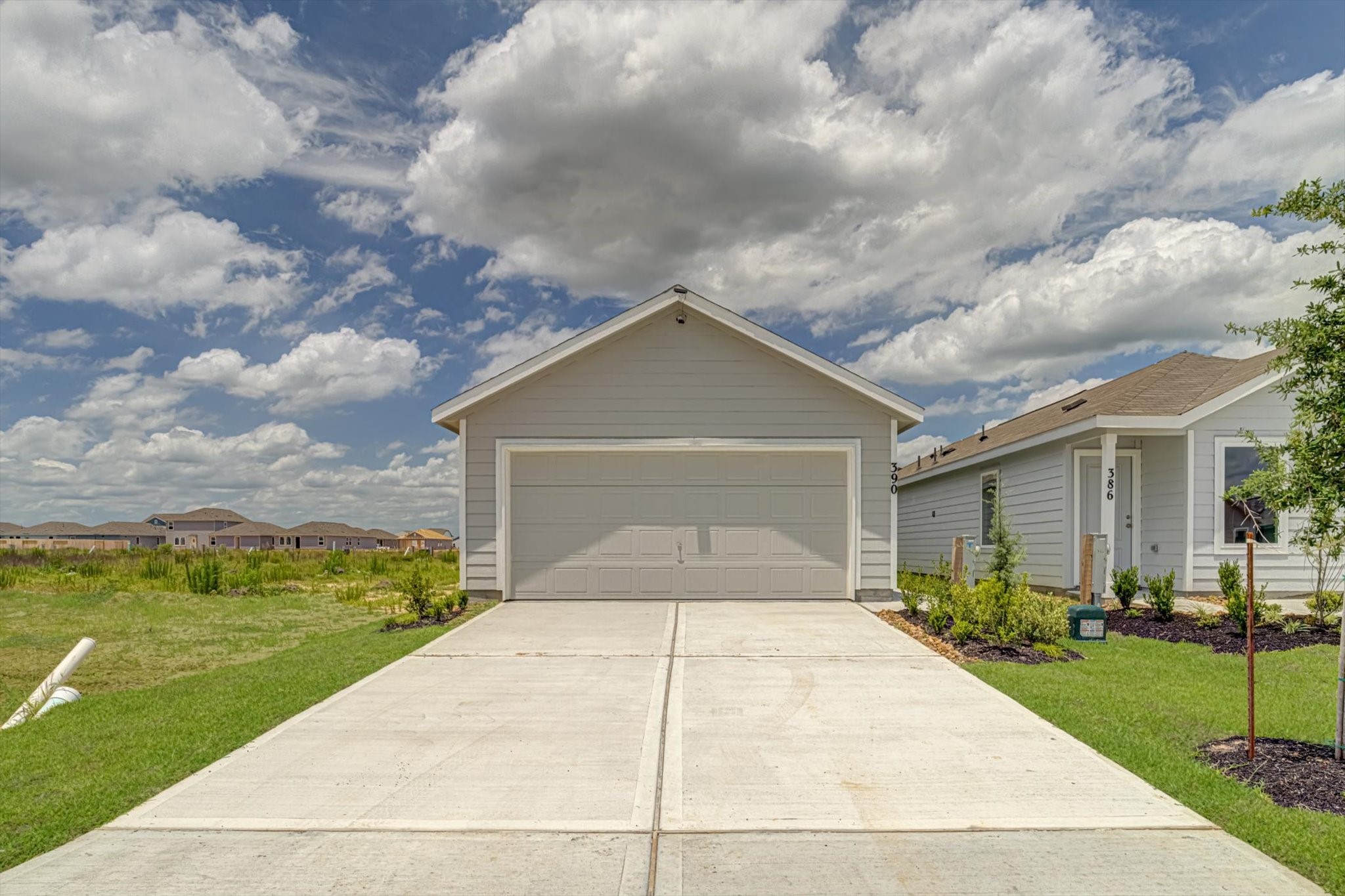 390 Lucia Way Cleveland, TX 77327 - Photo 2 of 38