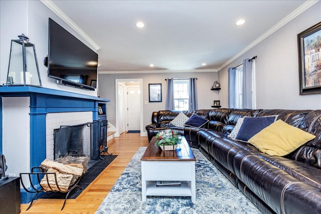 10 Ferncroft Road Shrewsbury, MA 01545 - Photo 5 of 30 Gallery Image 5