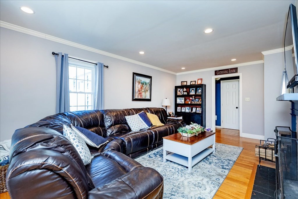 10 Ferncroft Road Shrewsbury, MA 01545 - Photo 6 of 30 Gallery Image 6