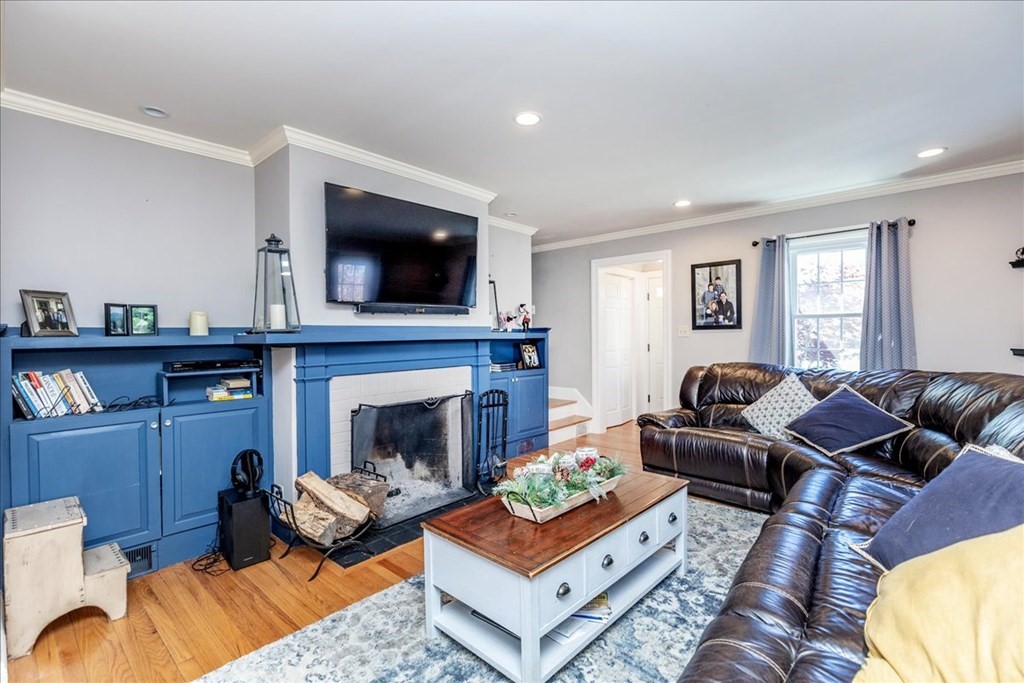 10 Ferncroft Road Shrewsbury, MA 01545 - Photo 7 of 30 Gallery Image 7