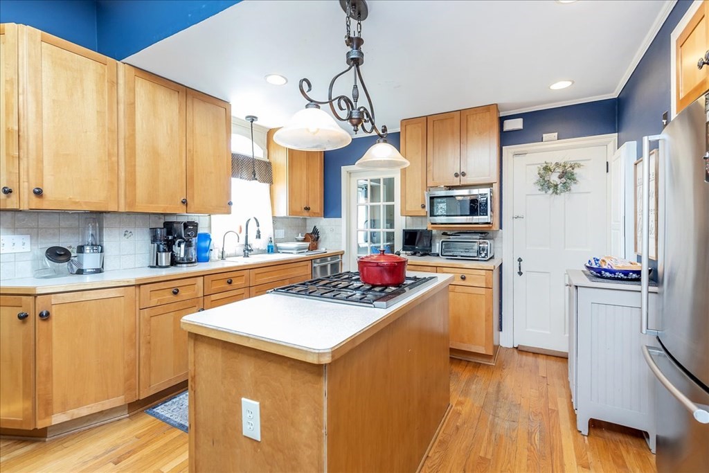 10 Ferncroft Road Shrewsbury, MA 01545 - Photo 9 of 30 Gallery Image 9