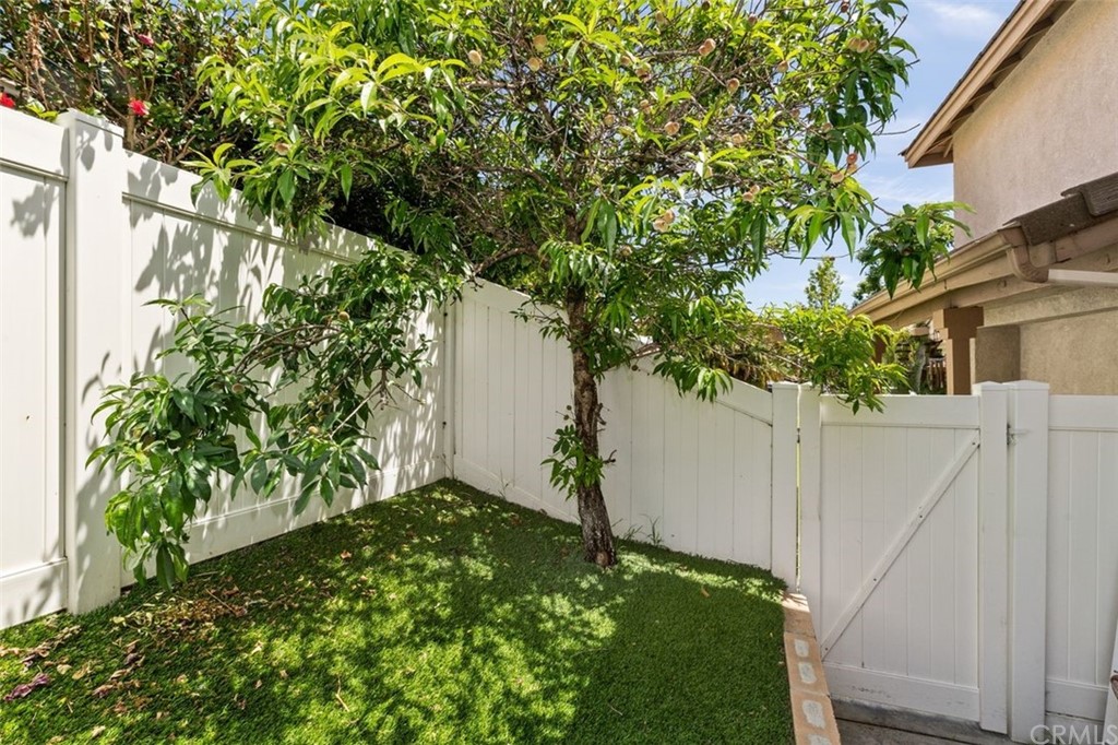 28825 Woodspring Circle Lake Forest, CA 92679 - Photo 31 of 50 a backyard of a house with lots of green space