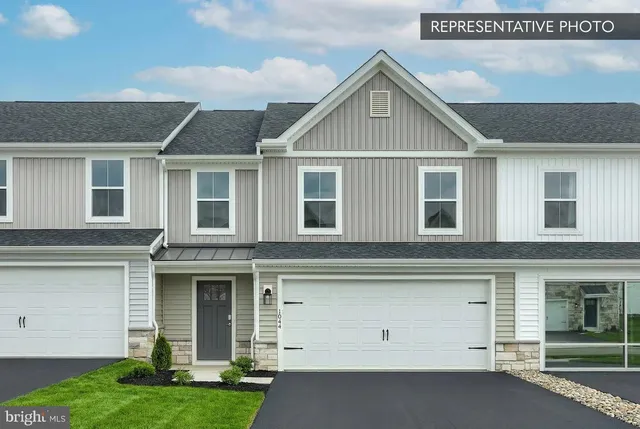 $379,990 | 1015 Ashleigh Lane, Harrisburg, PA 17112