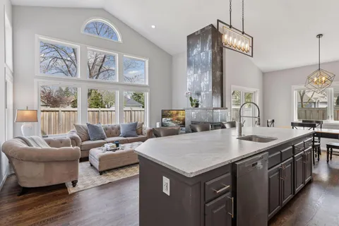 $400,000 | 15610 17th Place North, Plymouth, MN 55447