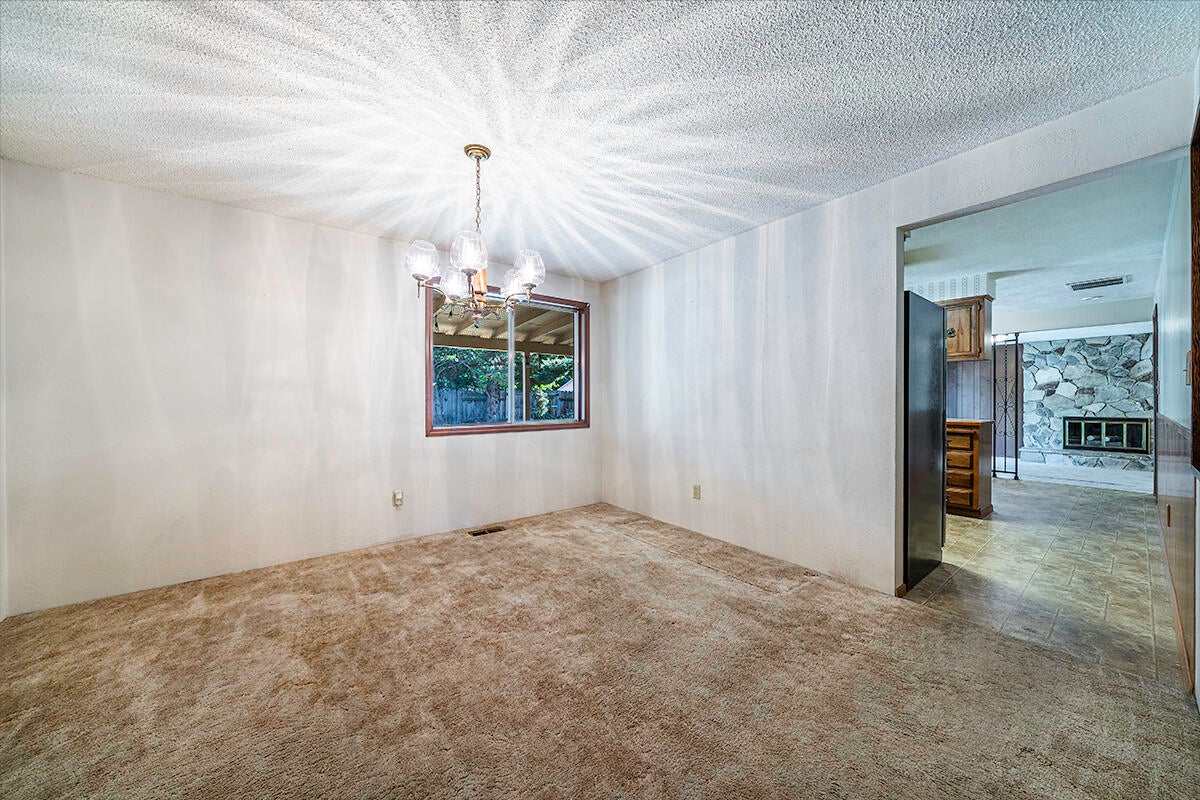 25 Donna Way Central Point, OR 97502 - Photo 7 of 21 7